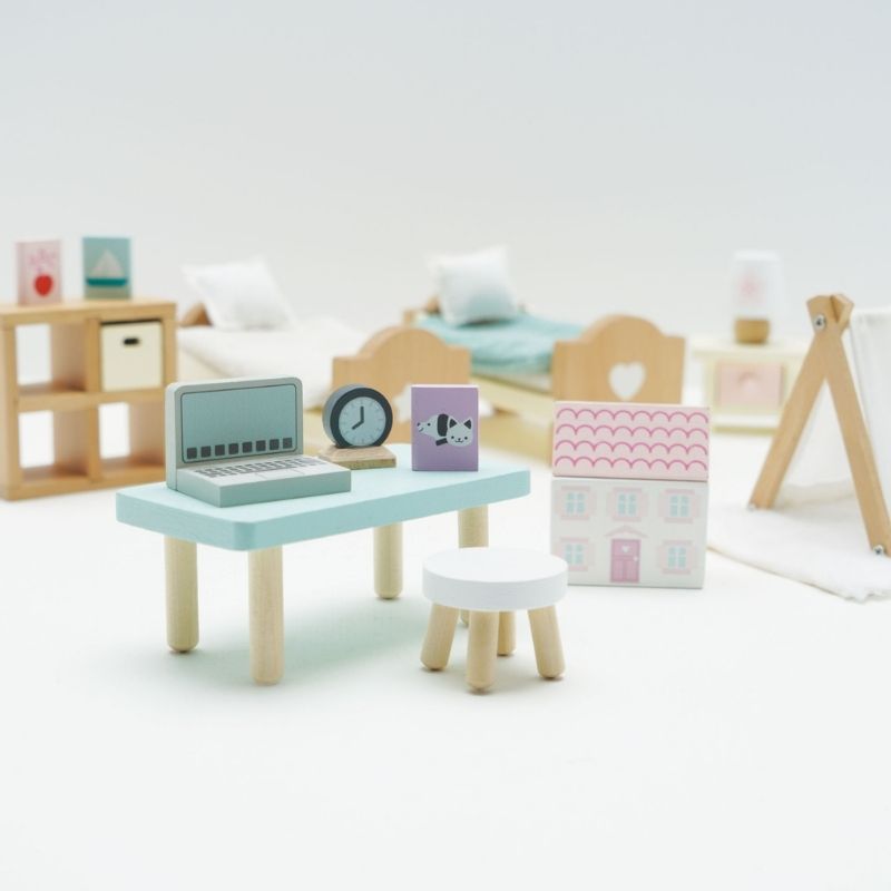 Le Toy Van Doll's House Child's Bedroom Furniture Set